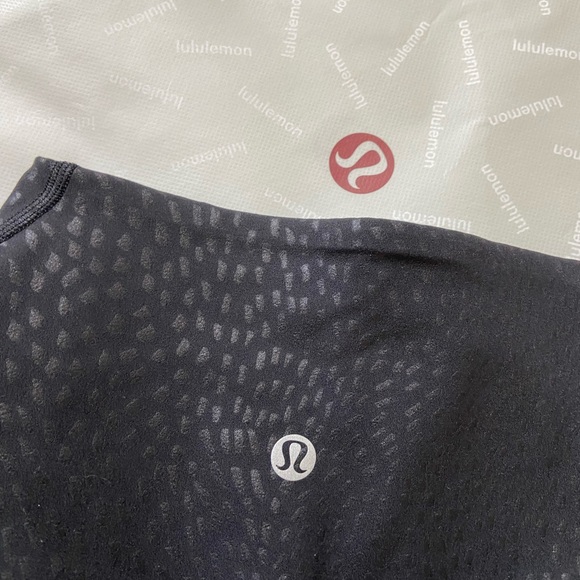 LULULEMON ALIGN HR SHORTS 8” *POCKETS IN JEWEL EMBOSS BLACK SZ 0 NWT - Picture 5 of 7
